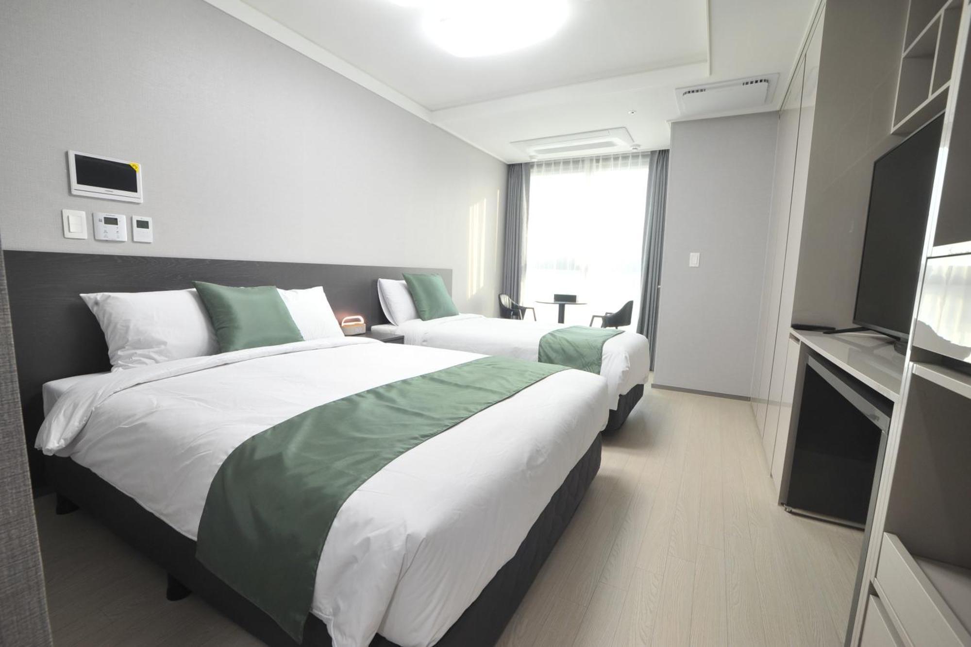 Coopstay Yeosu Hotel Exterior foto
