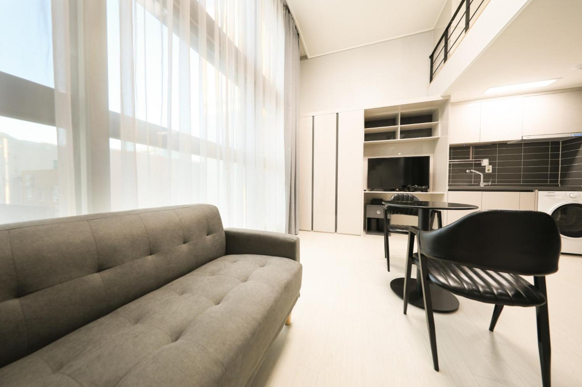 Coopstay Yeosu Hotel Exterior foto